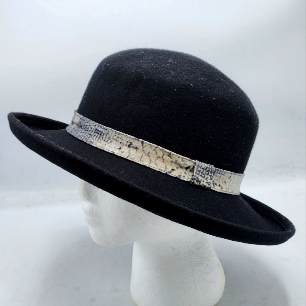 Vintage Unisex Black Homburg Wool Hat With Snake Skin Belt Around Detail OS